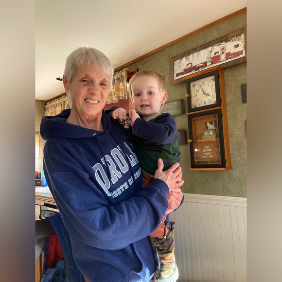 Meet your Posher, Betsy - Picture 2 of 5